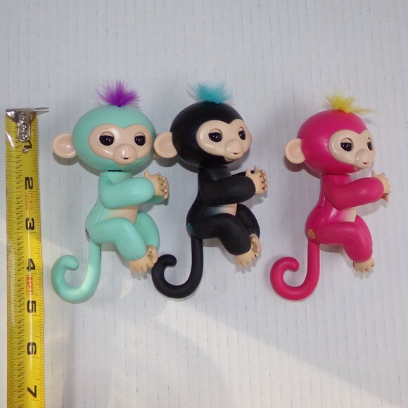 3 Fingerlings Monkeys Interactive Work Pink Black Green - Picture 4 of 13